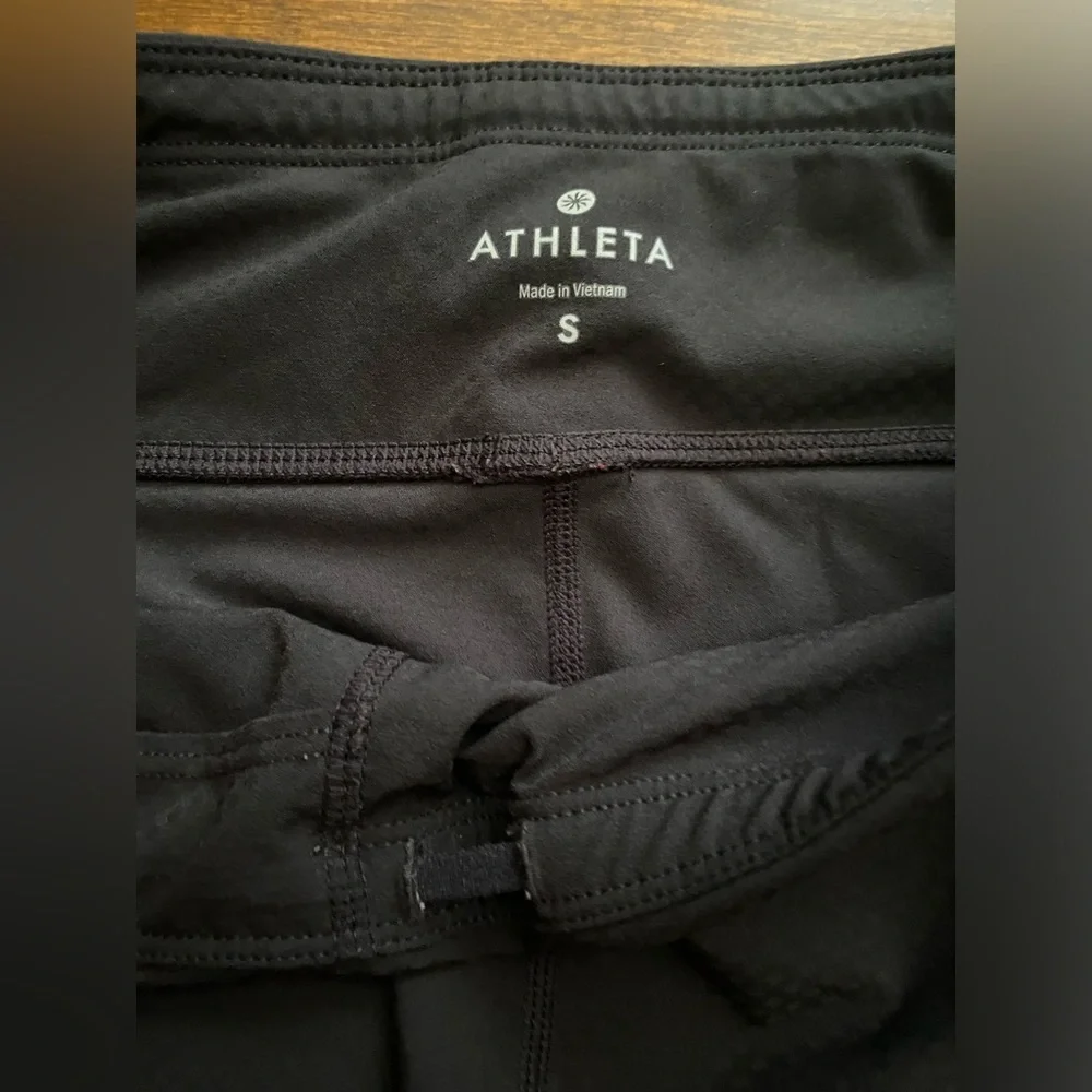 Athleta Be Free Dobby Knicker Capri Leggings Women's Small Black Activewear Crop - Picture 6 of 12